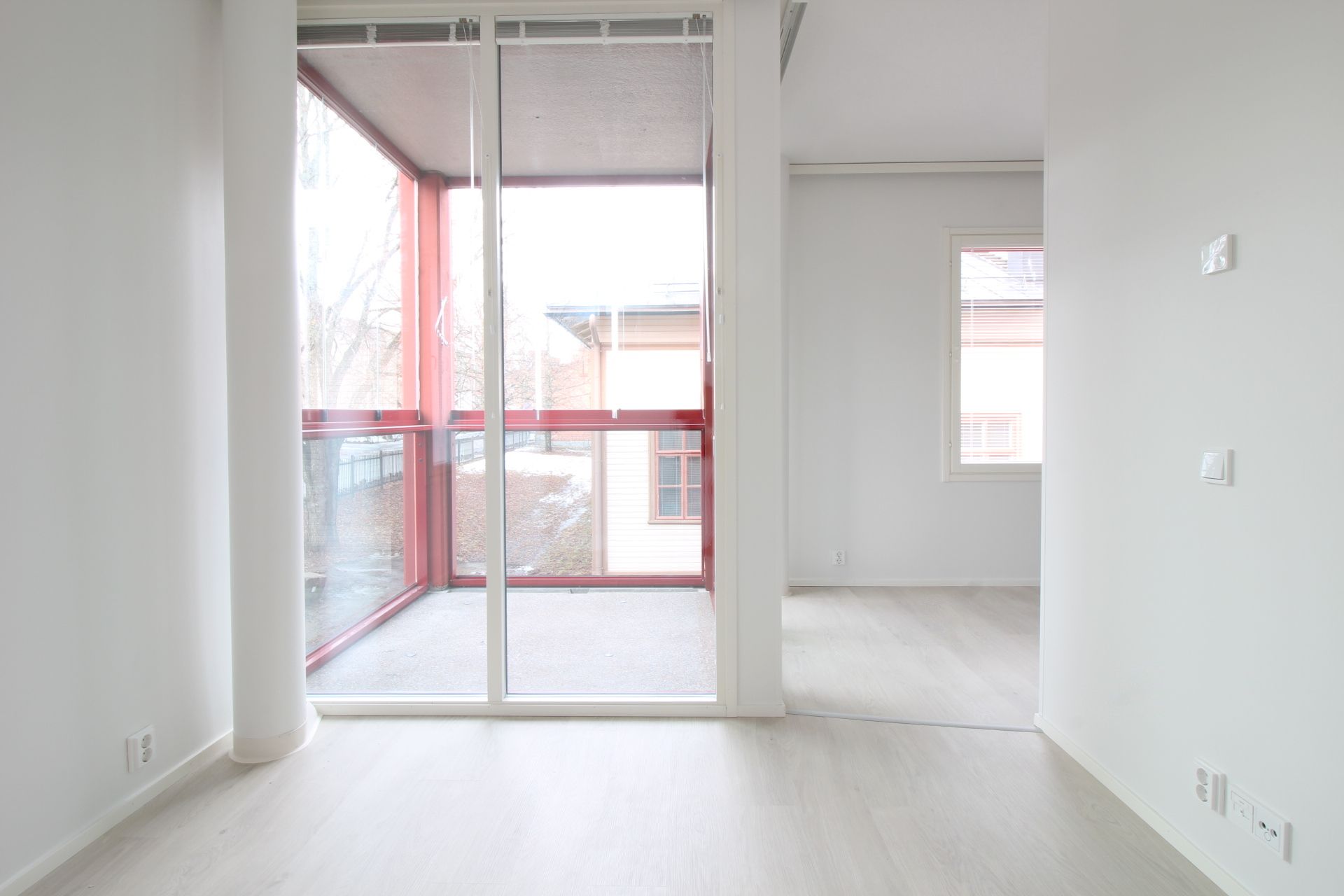 Image 3/9