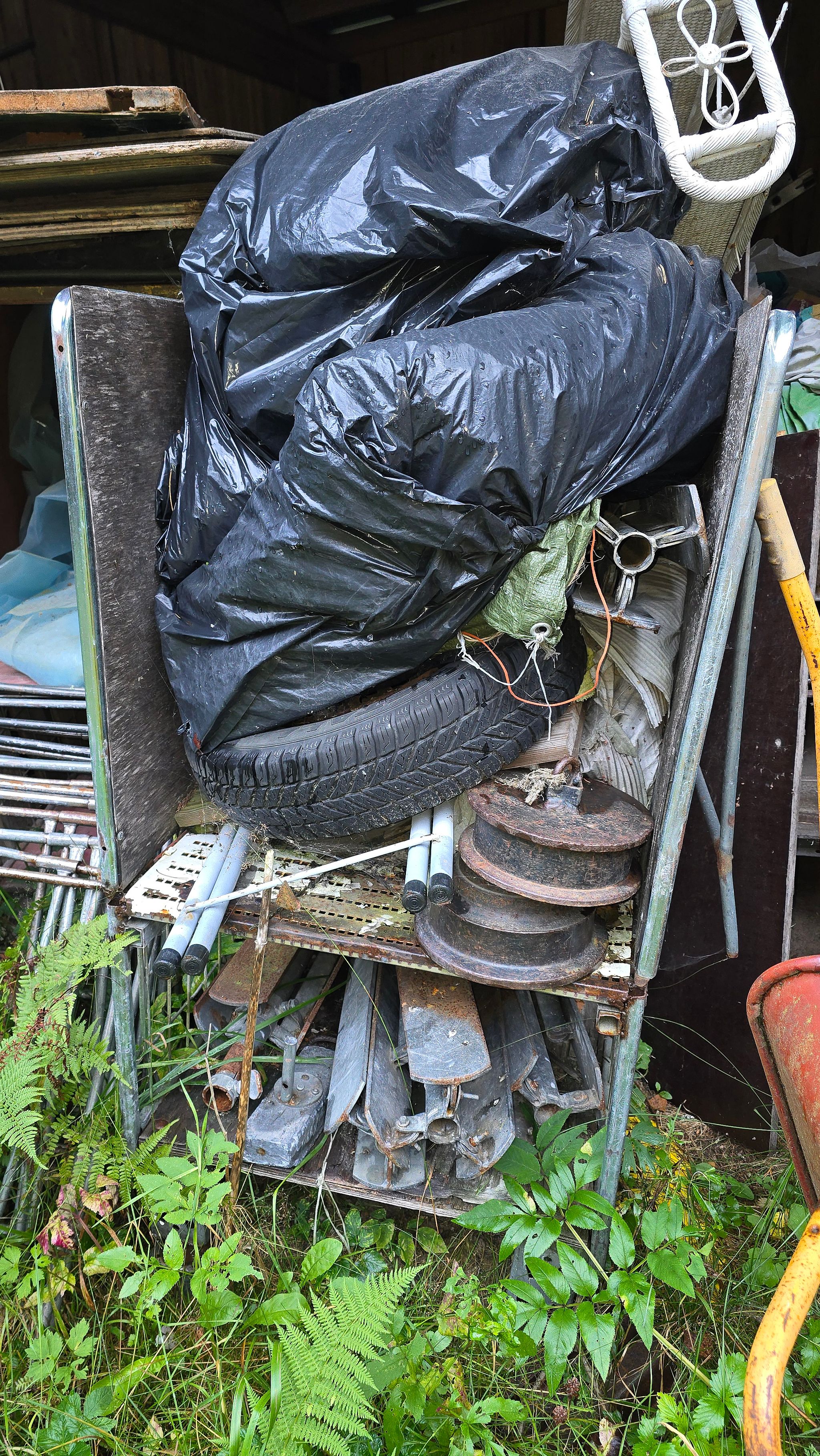 Image 13/16