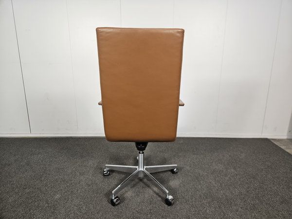 Image 6/12