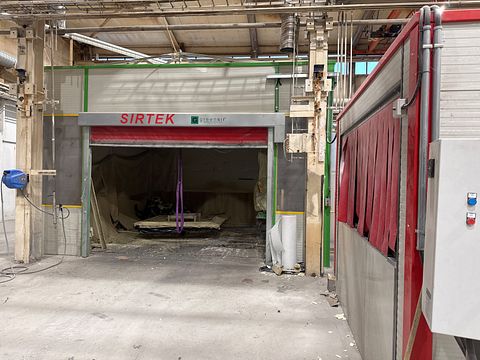 Image 1/18