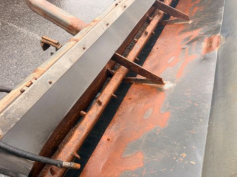 Image 5/9