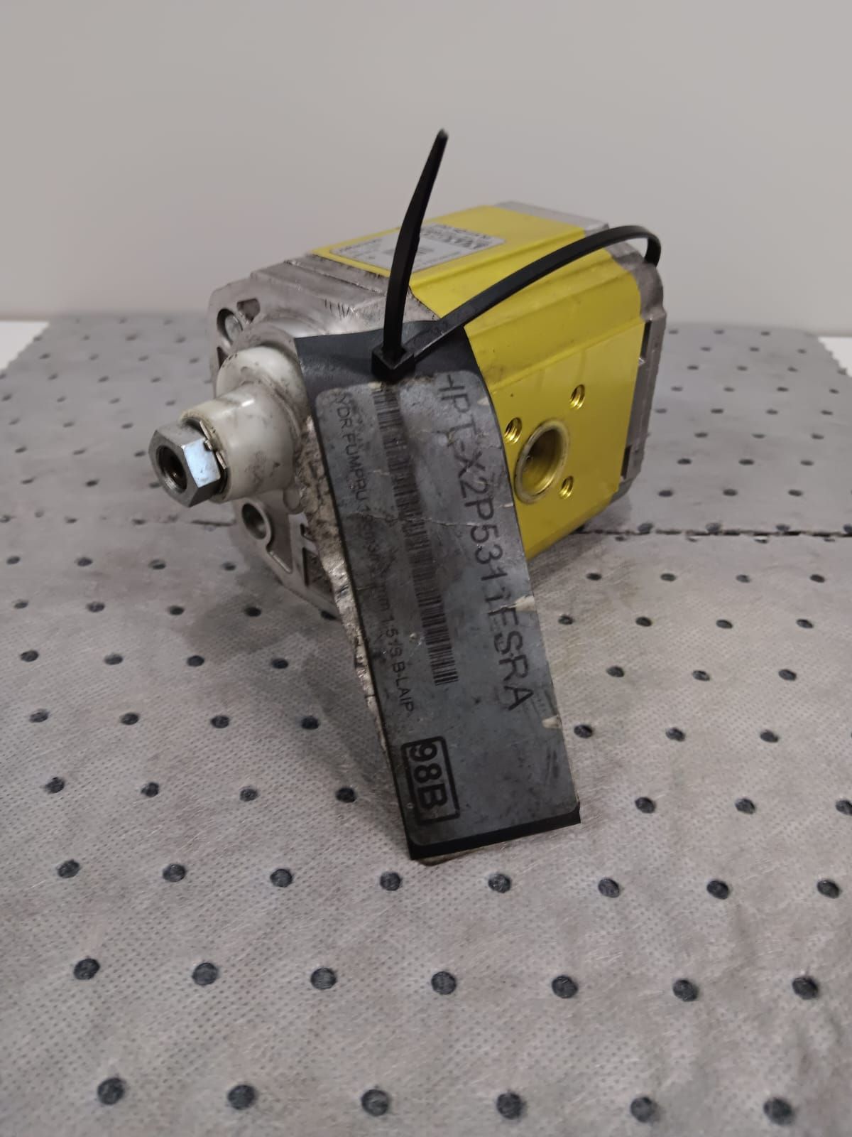Image 4/6