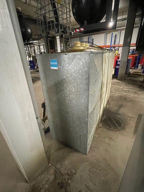 Image 1/5