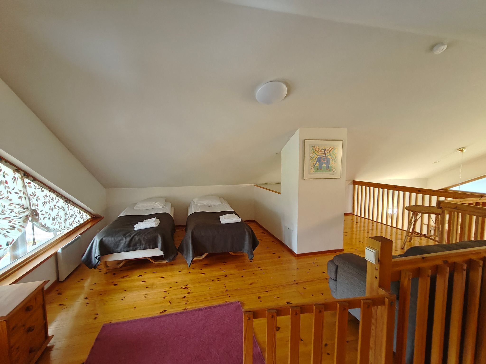 Image 8/12