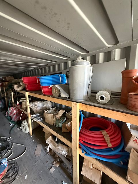 Image 8/12