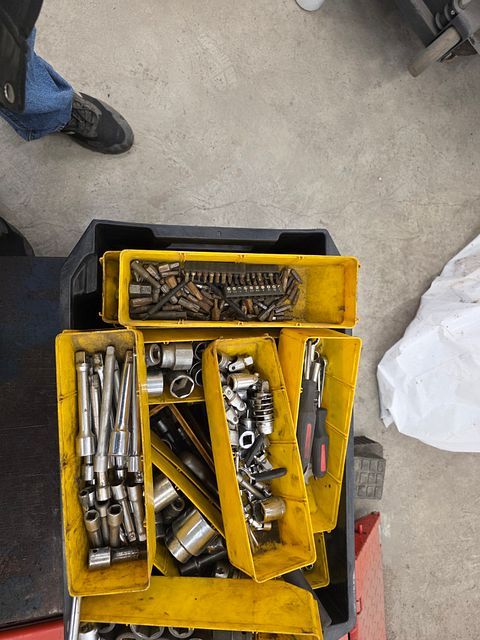 Image 4/5
