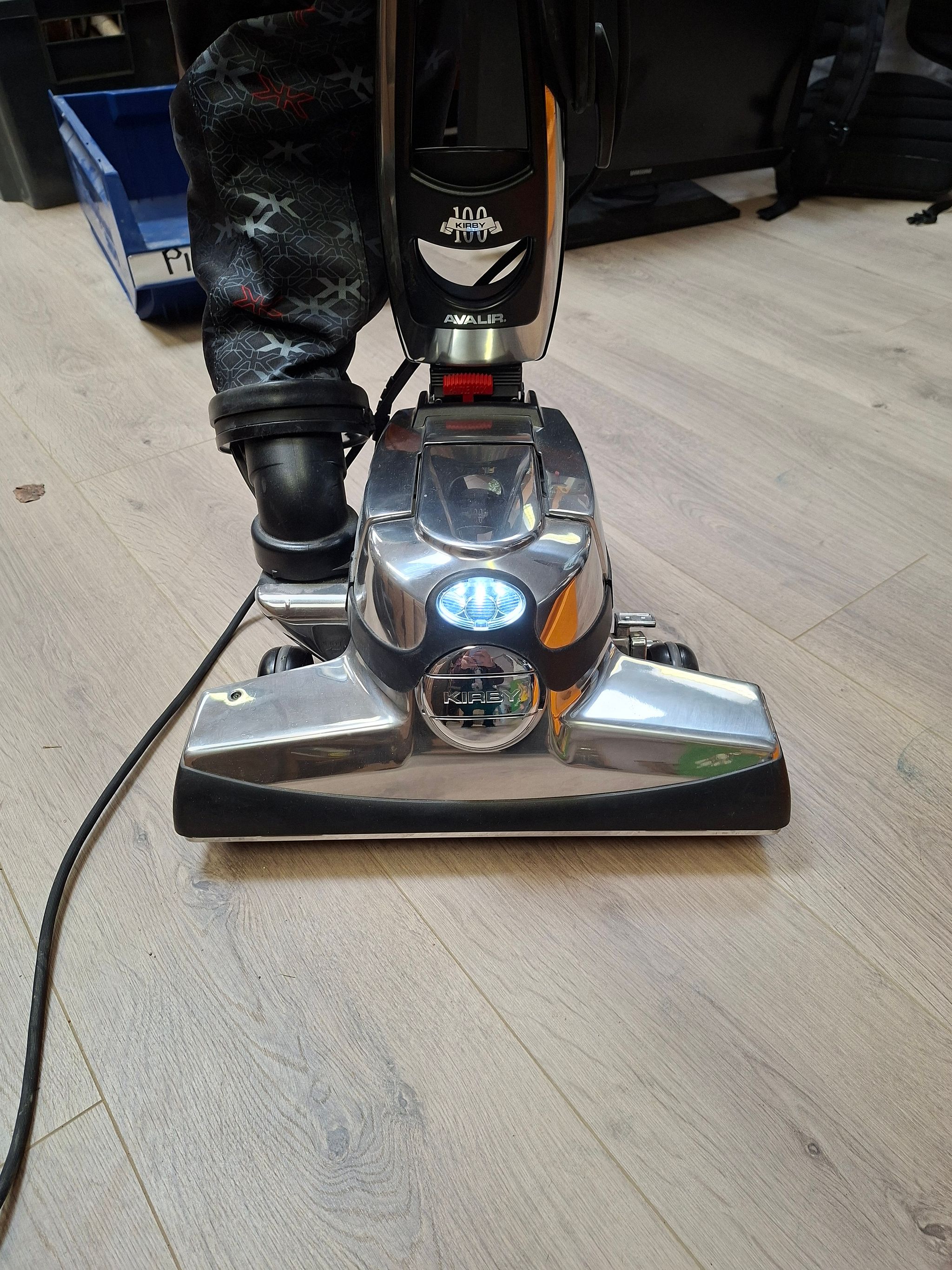 Image 6/10