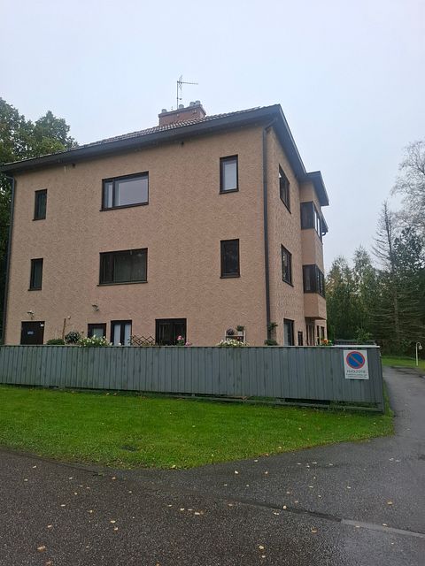 Image 1/12