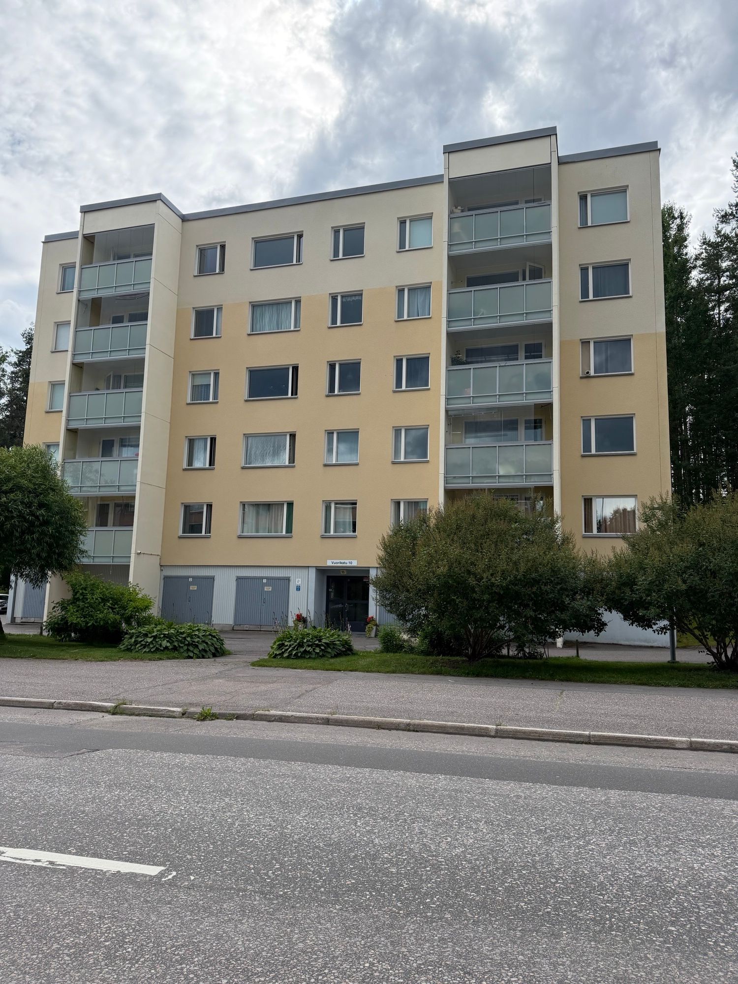 Image 1/15