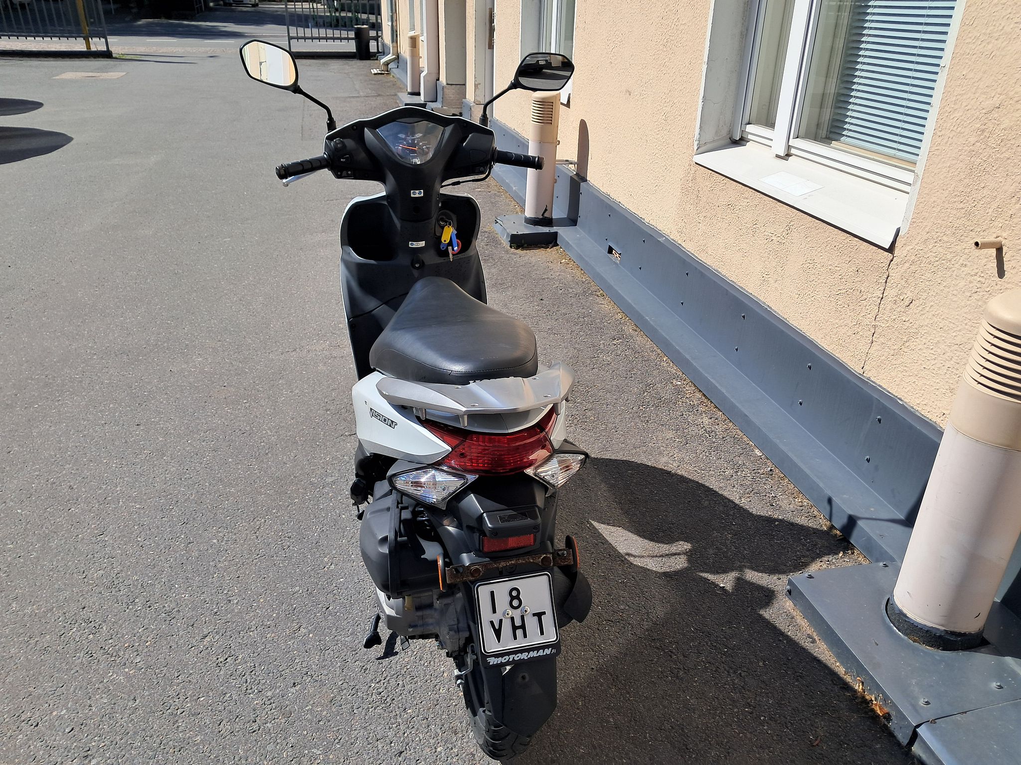 Image 4/10