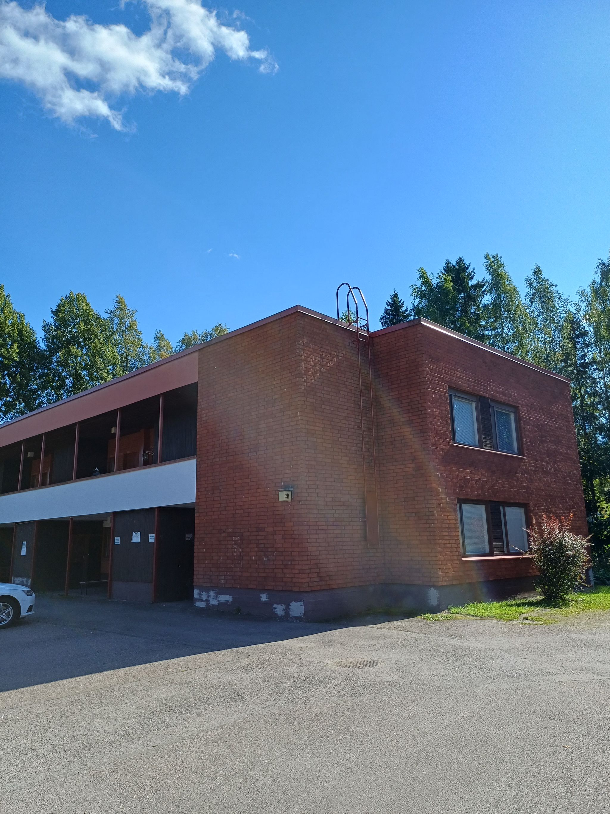 Image 1/18