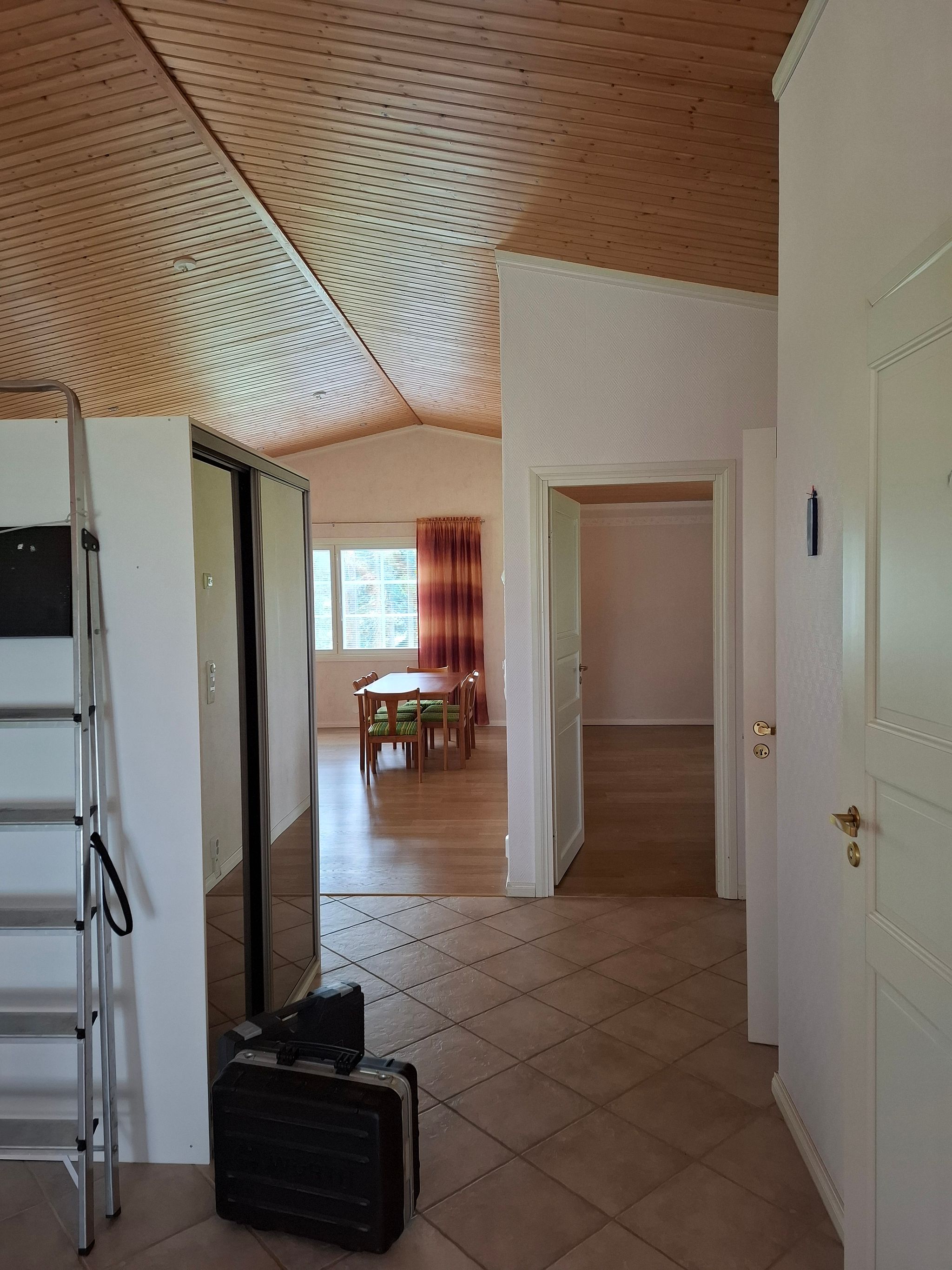 Image 8/48