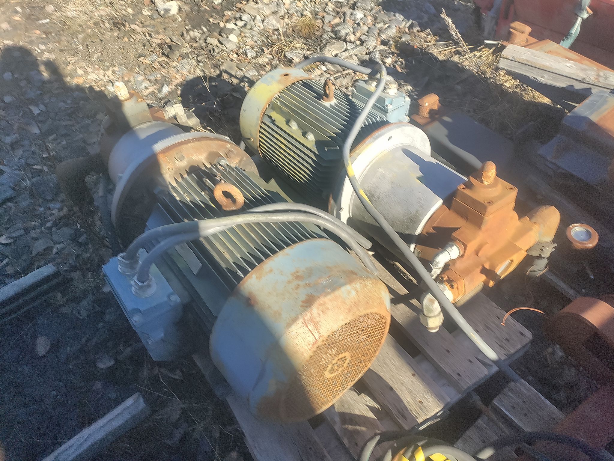 Image 2/6