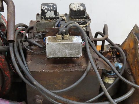 Image 3/6