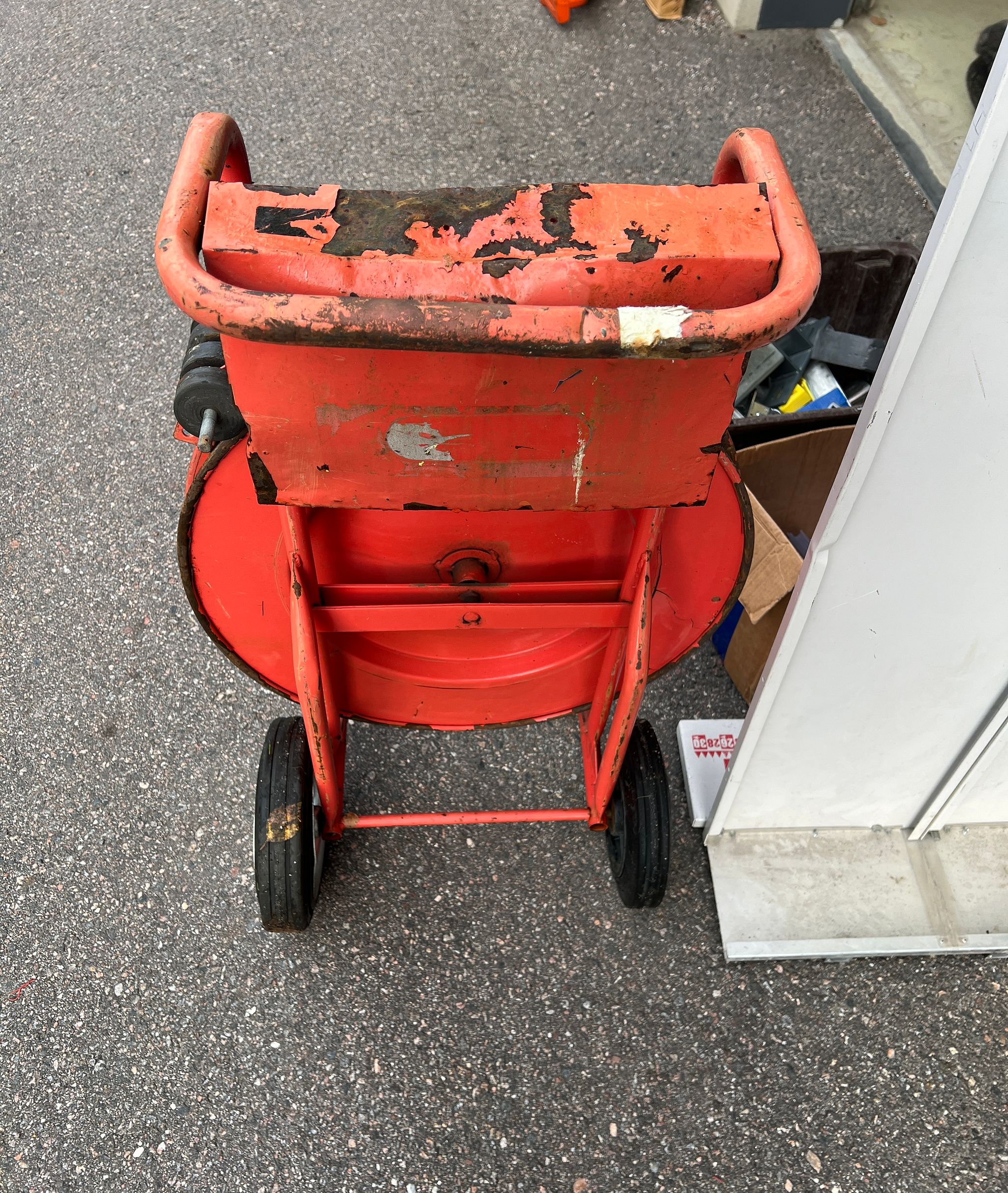 Image 6/9