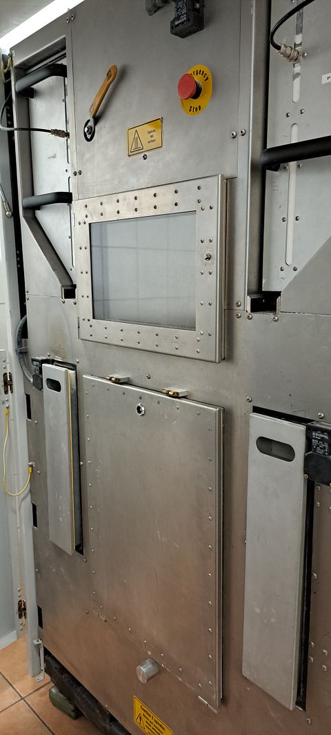 Image 4/4