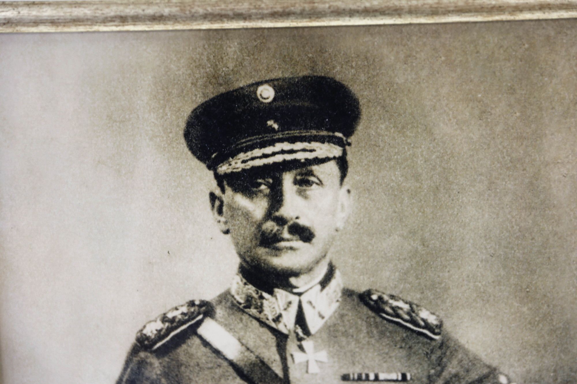 Image 2/6
