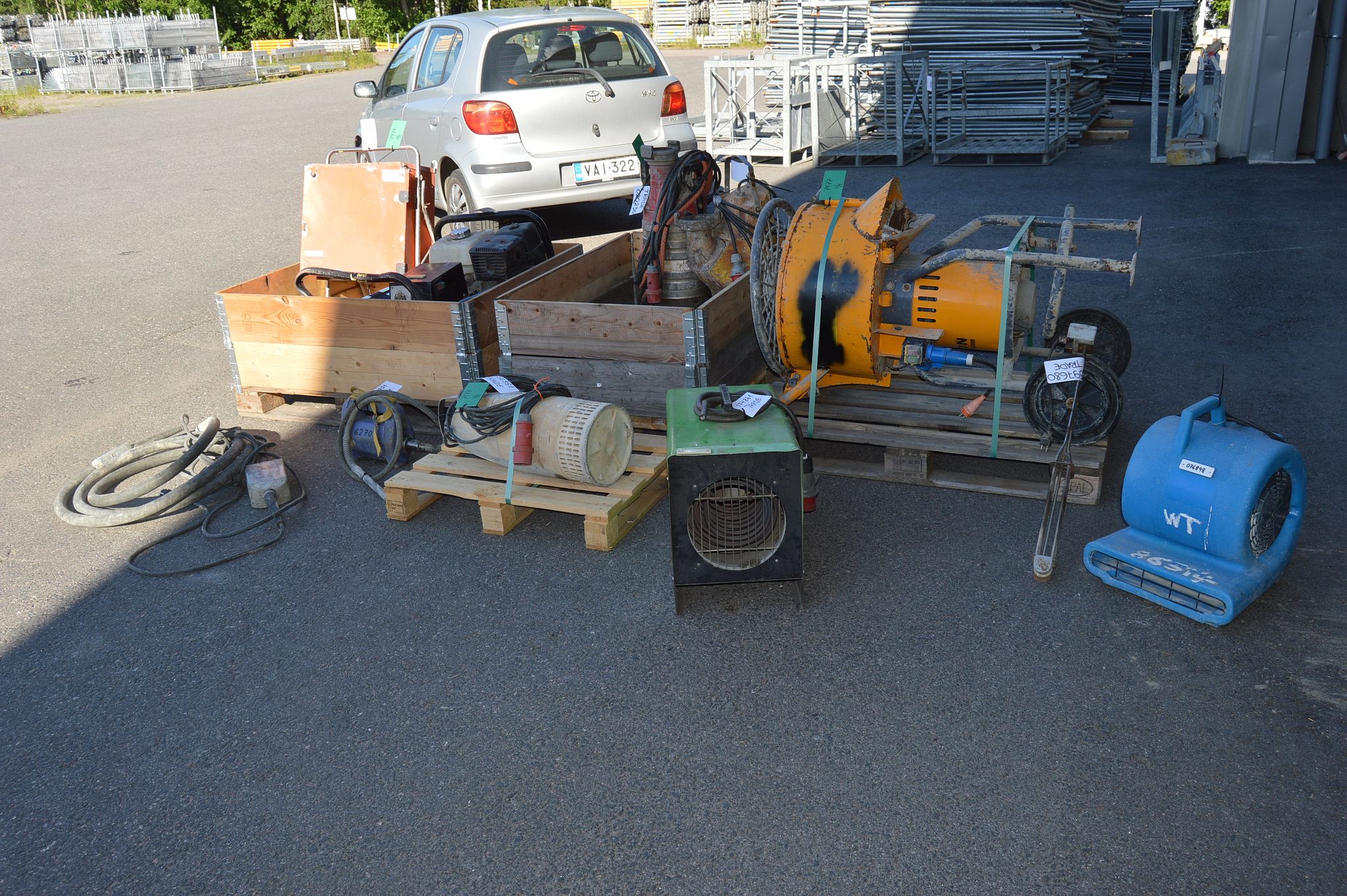 Image 1/25