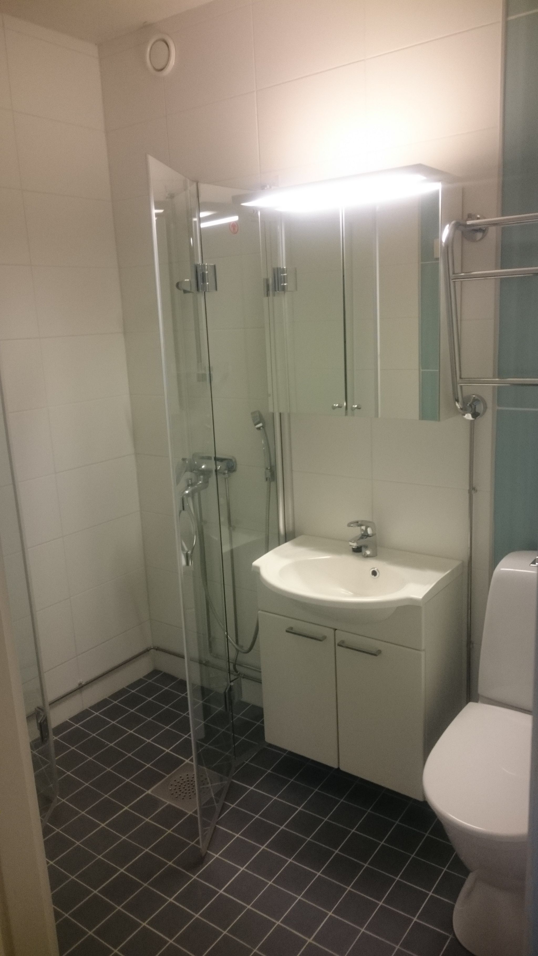 Image 2/8