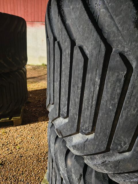 Image 2/5