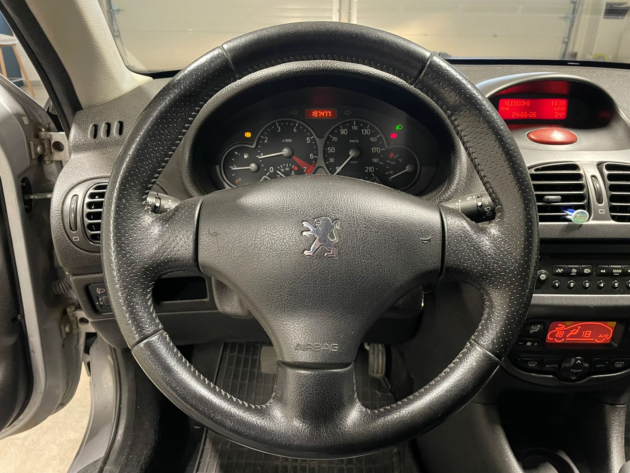 Image 10/33