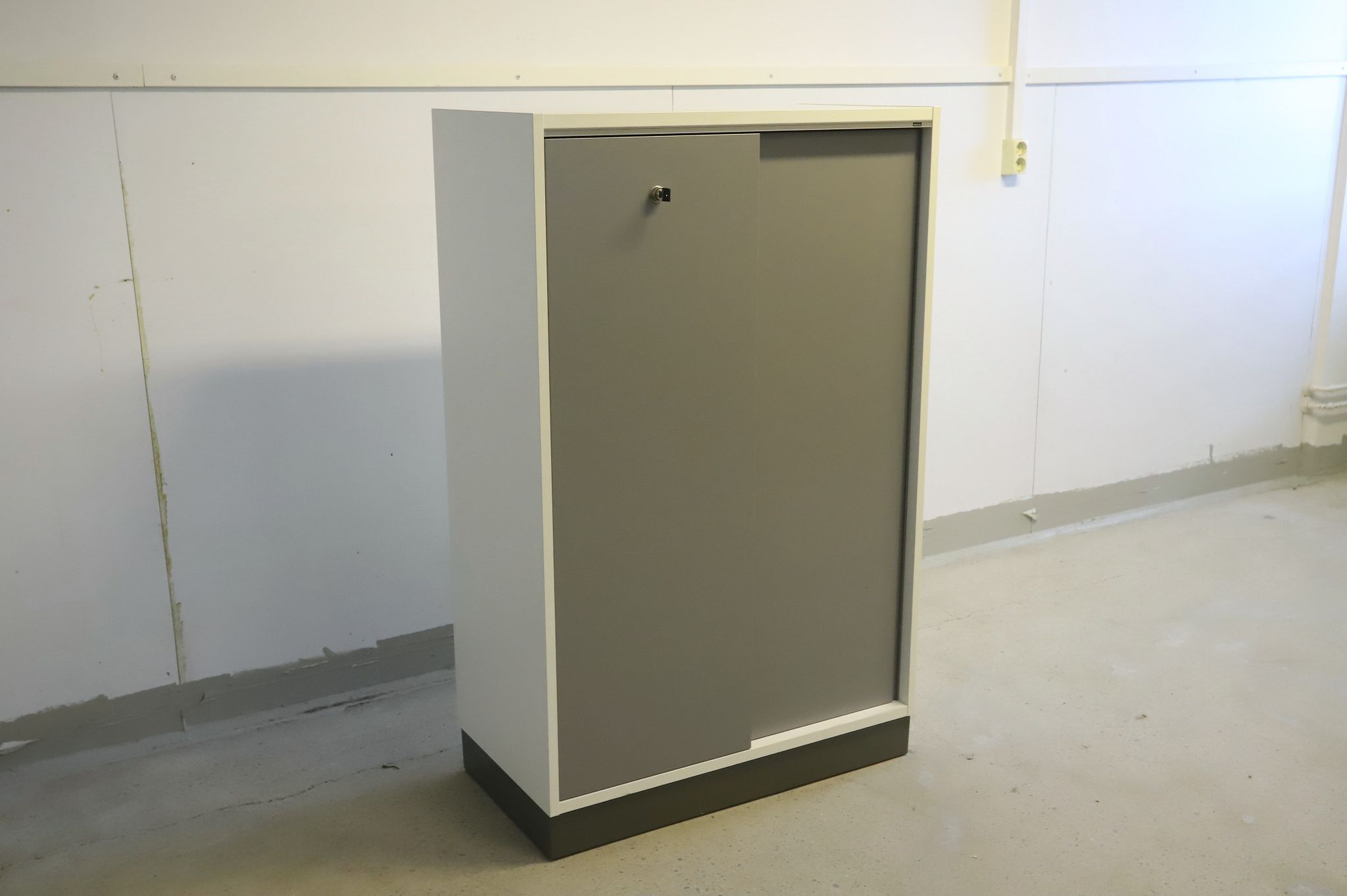 Image 4/10