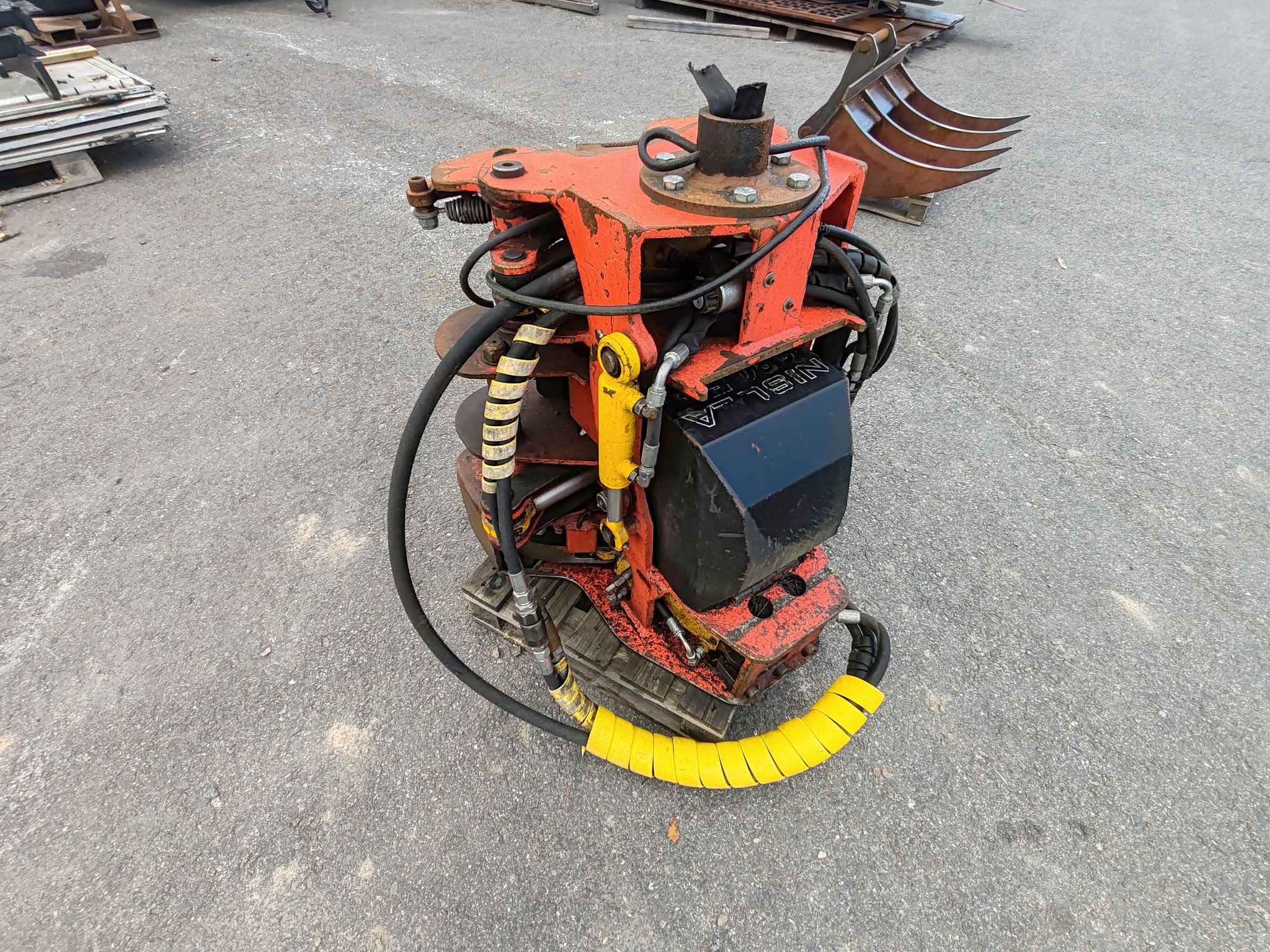 Image 2/7