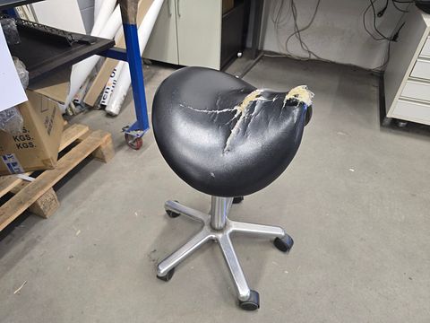 Image 6/10