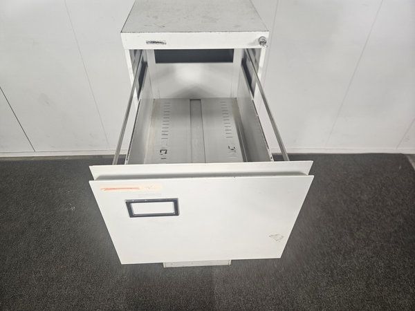 Image 8/12
