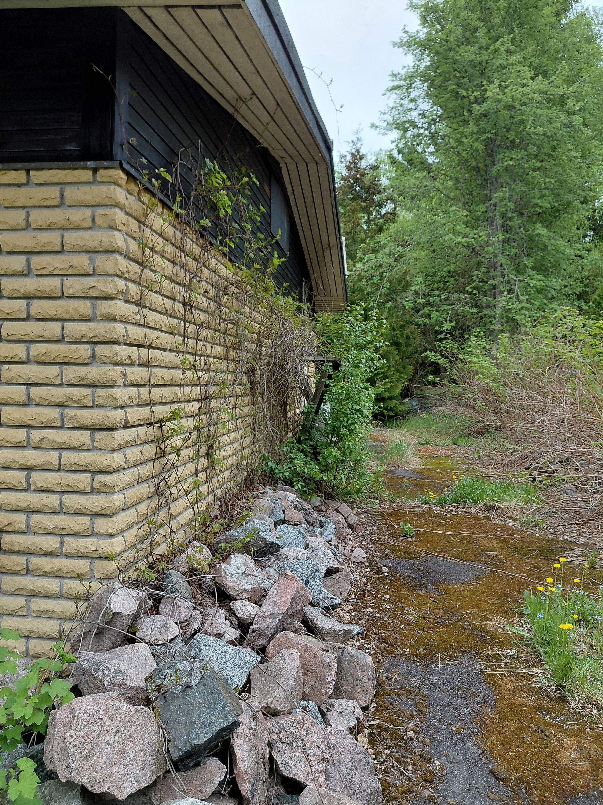 Image 8/40