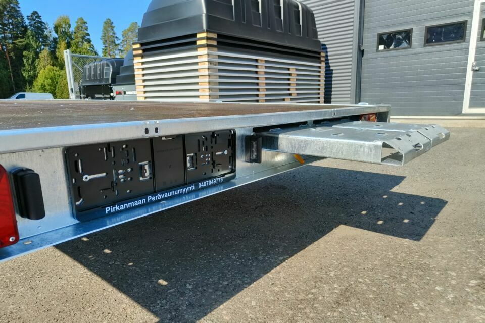 Image 4/10