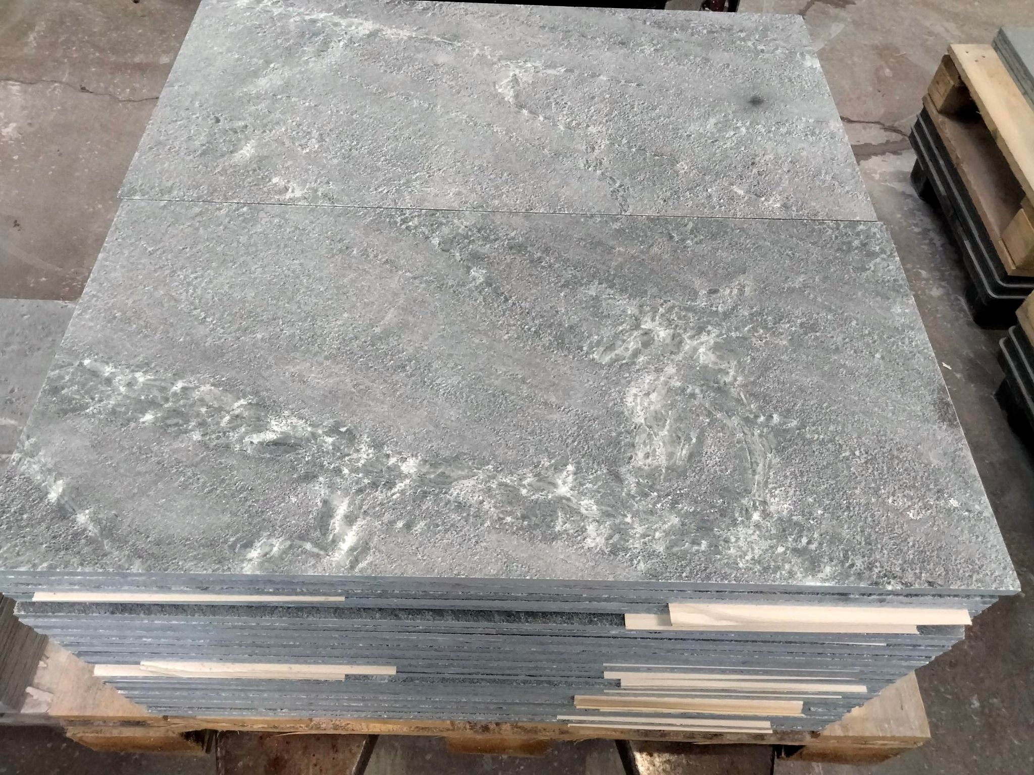 Image 1/12