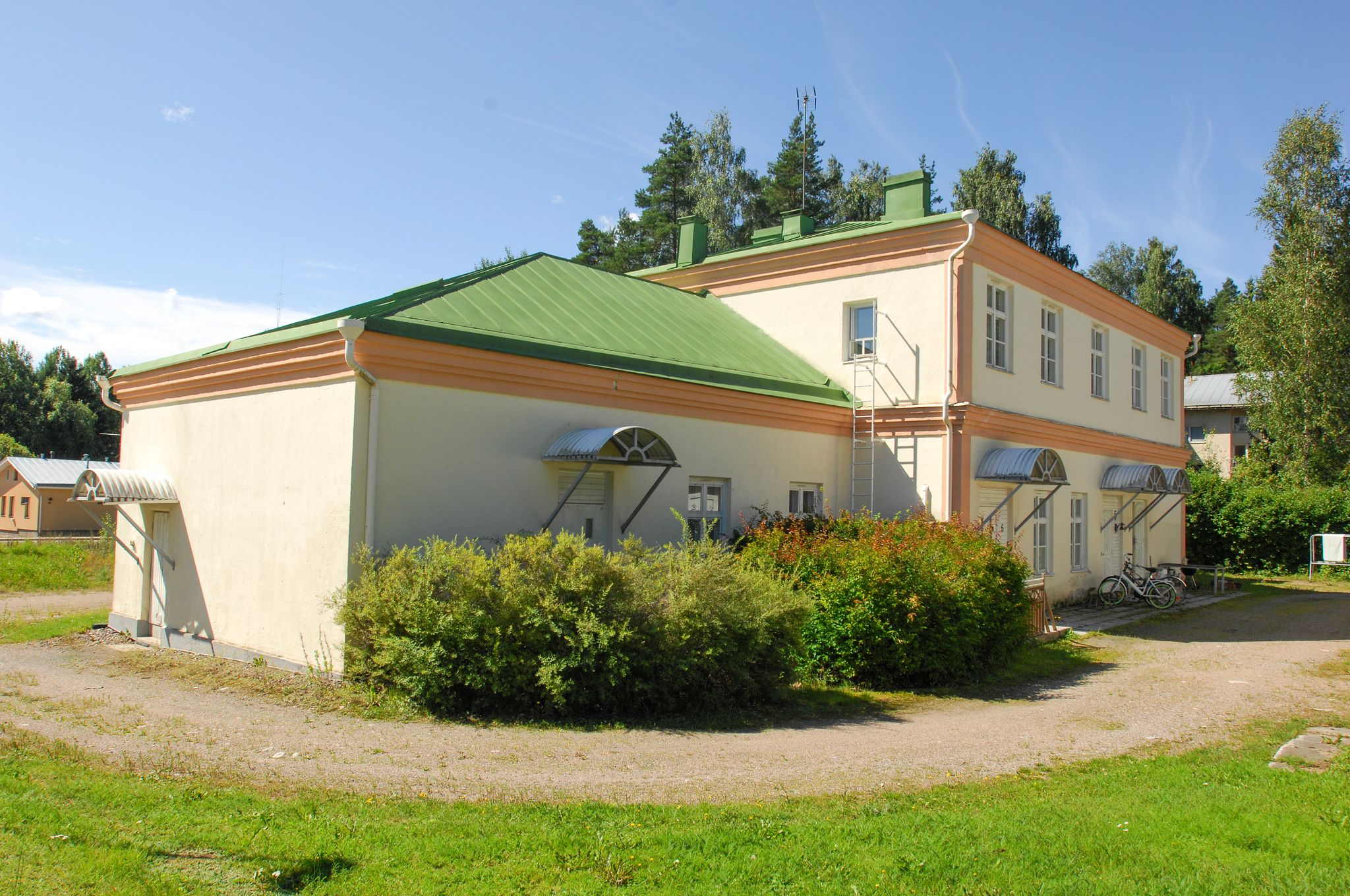 Image 4/12