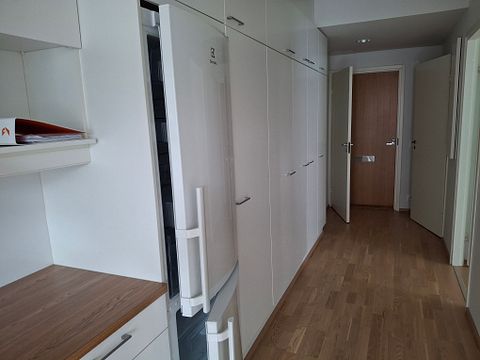 Image 6/15