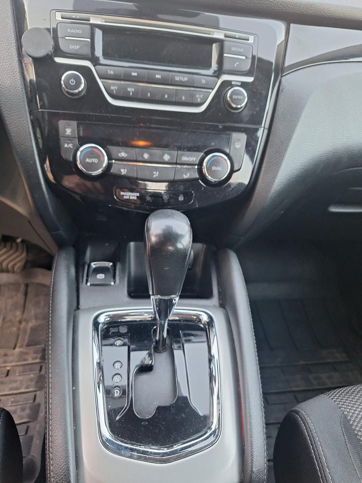 Image 8/12