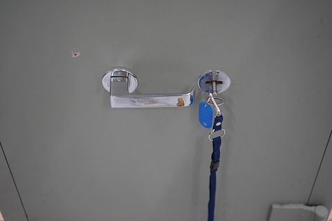 Image 8/9