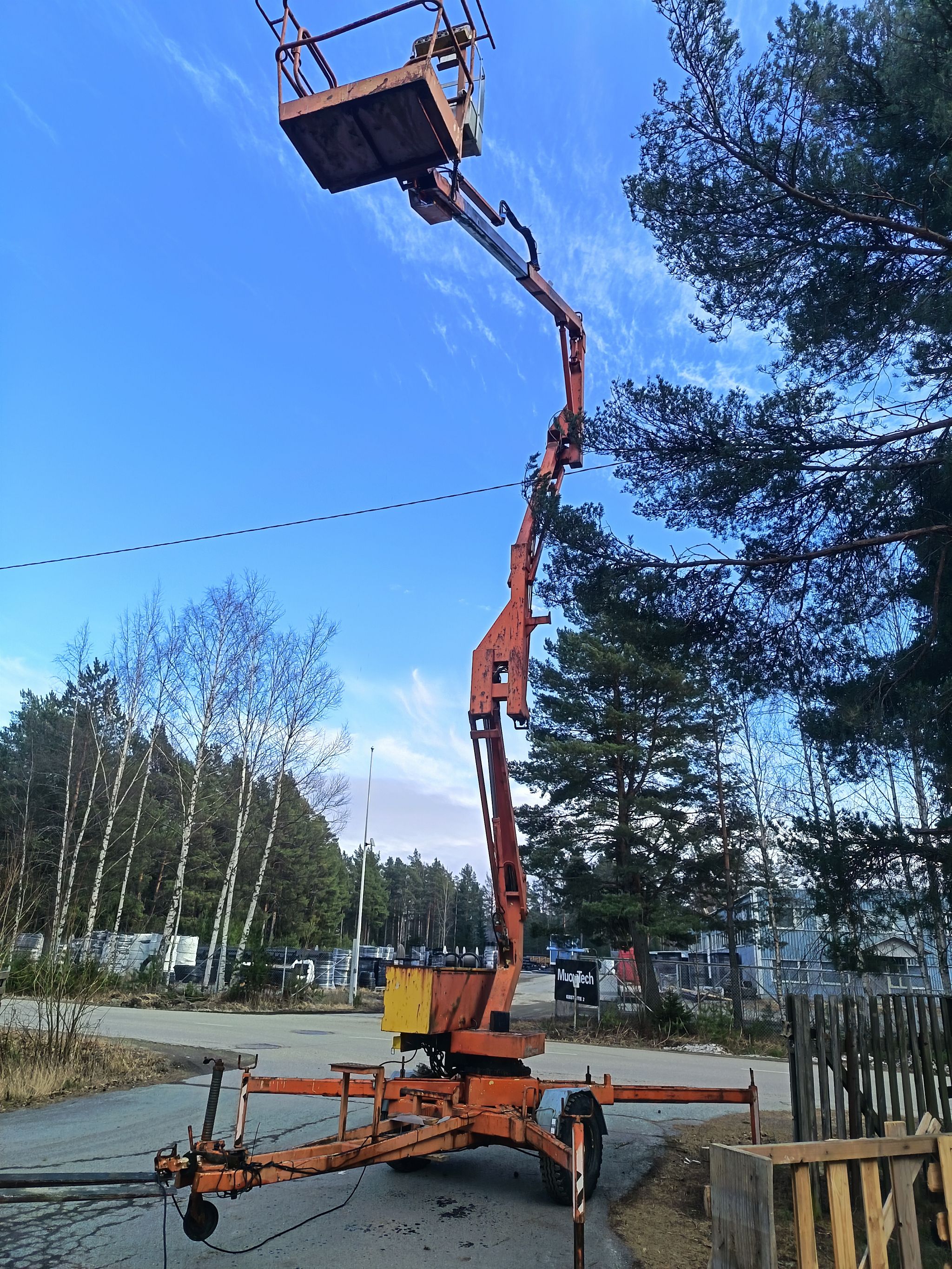 Simon Topper 15 T HENKILÖNOSTIN, Pori | Huutokaupat.com
