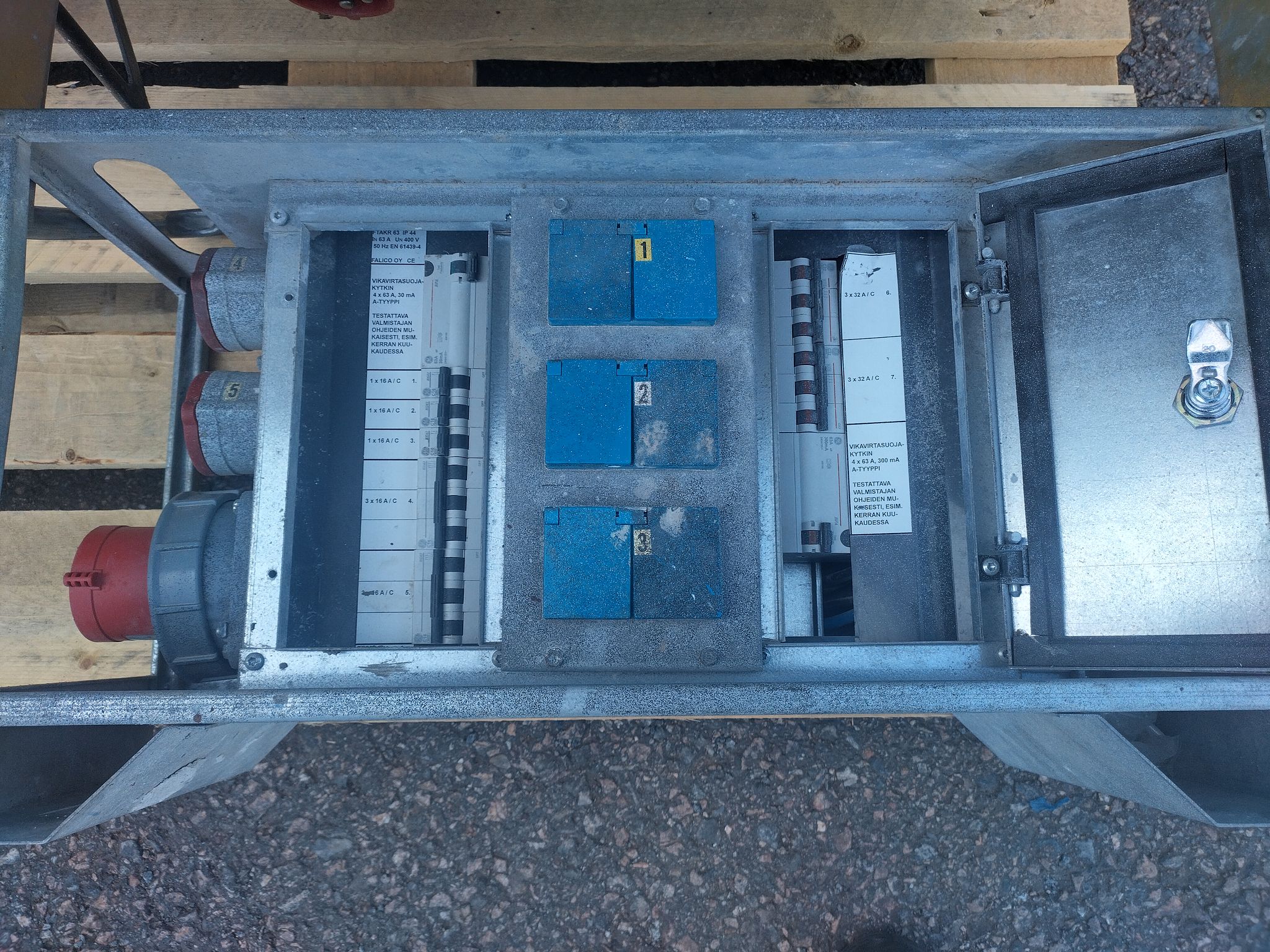 Image 3/6