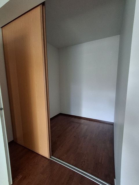 Image 7/12