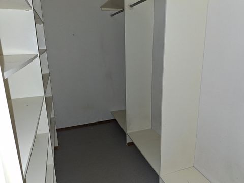 Image 8/9