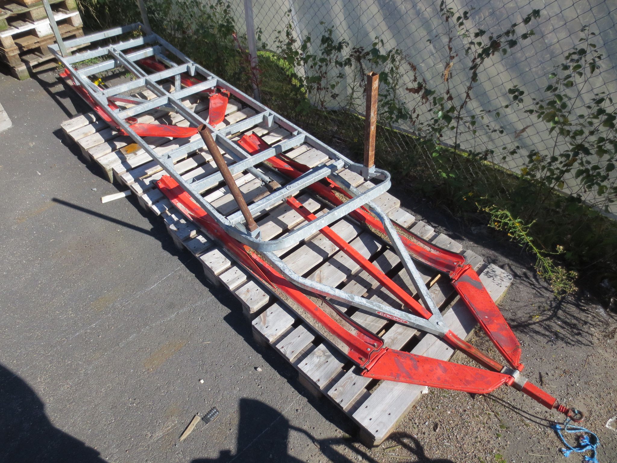 Image 1/8