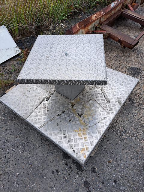 Image 5/8