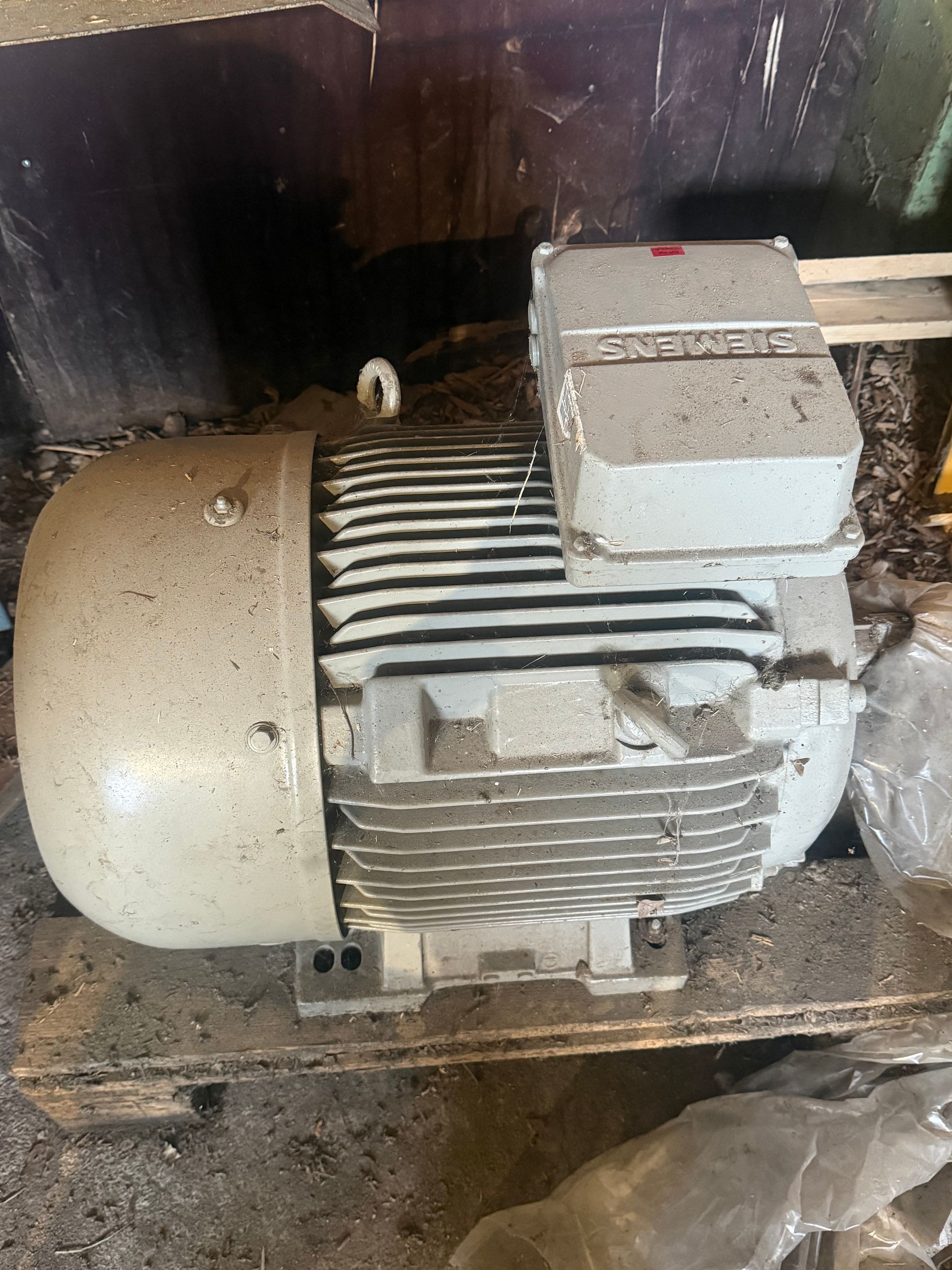Image 2/3