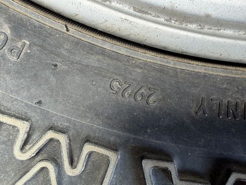 Image 8/8