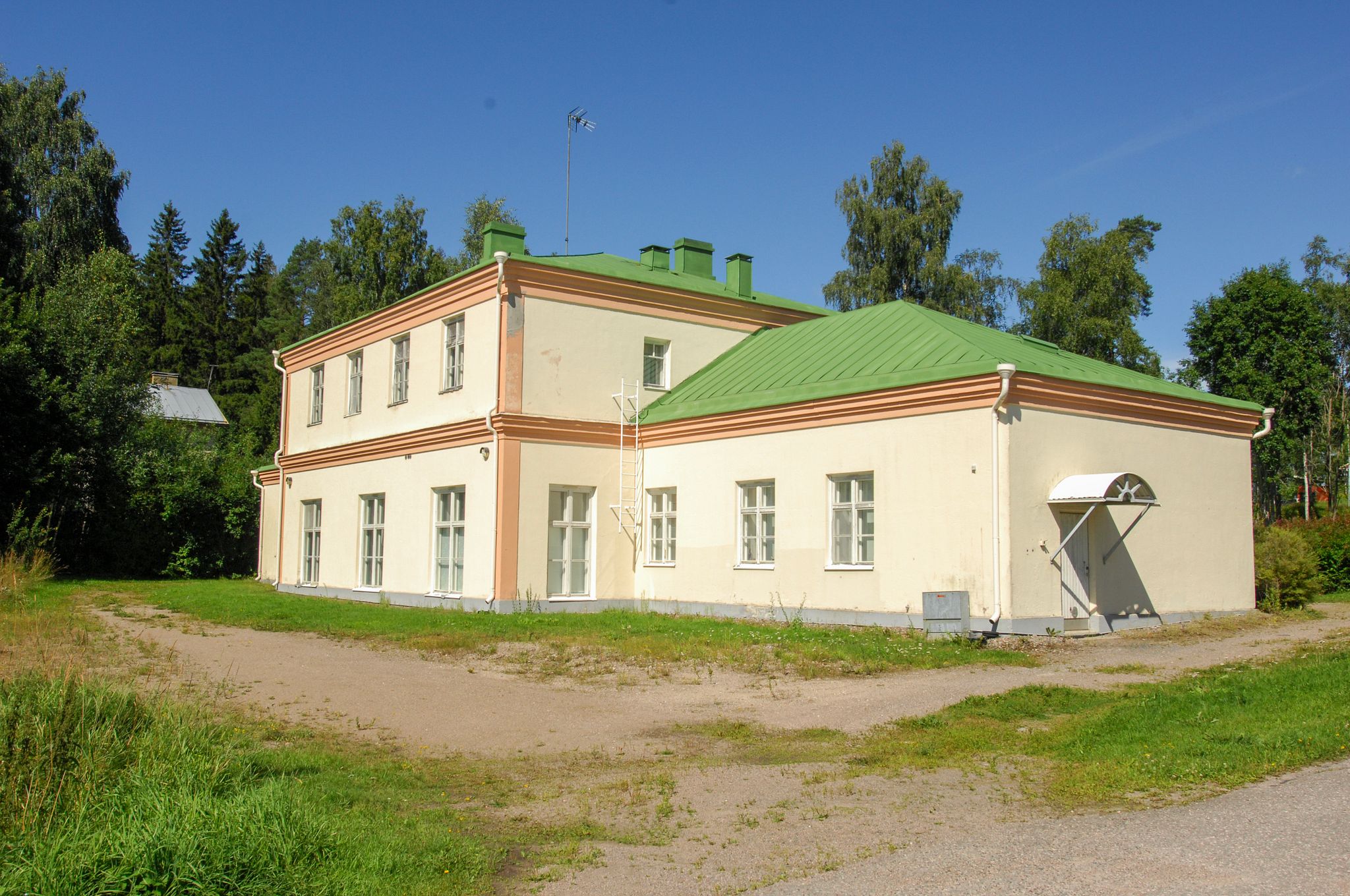 Image 1/12