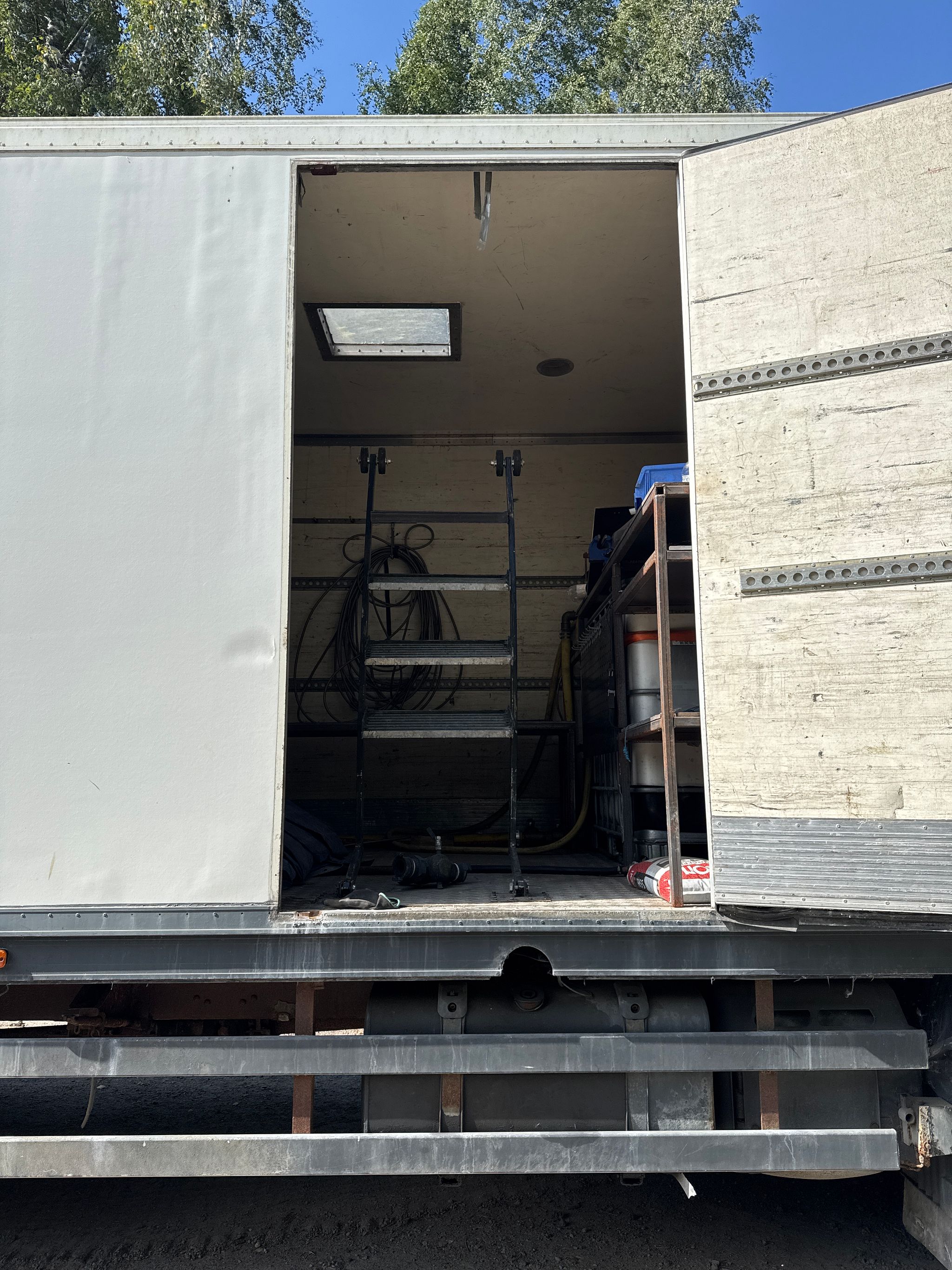 Image 11/18