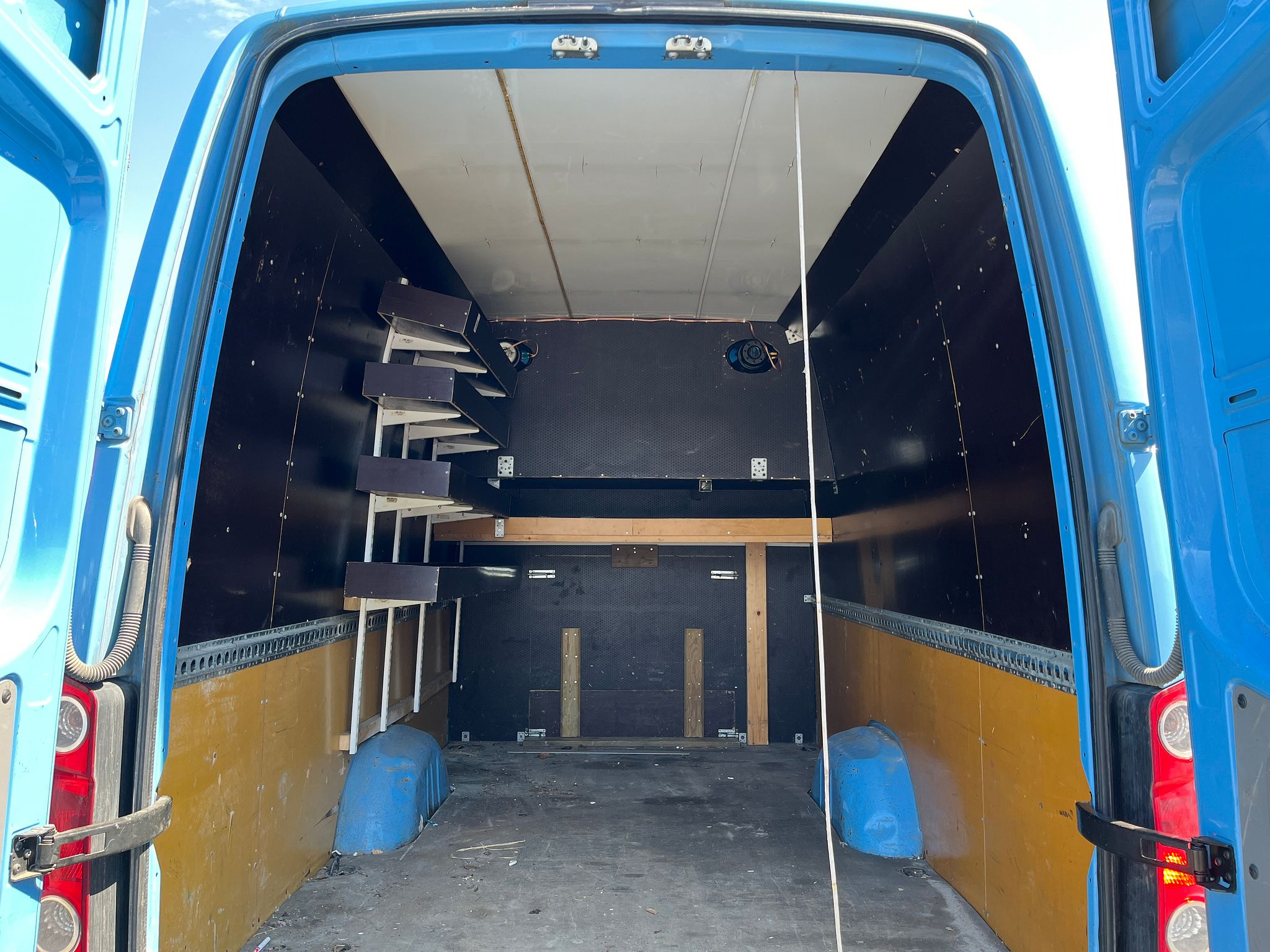Image 10/49