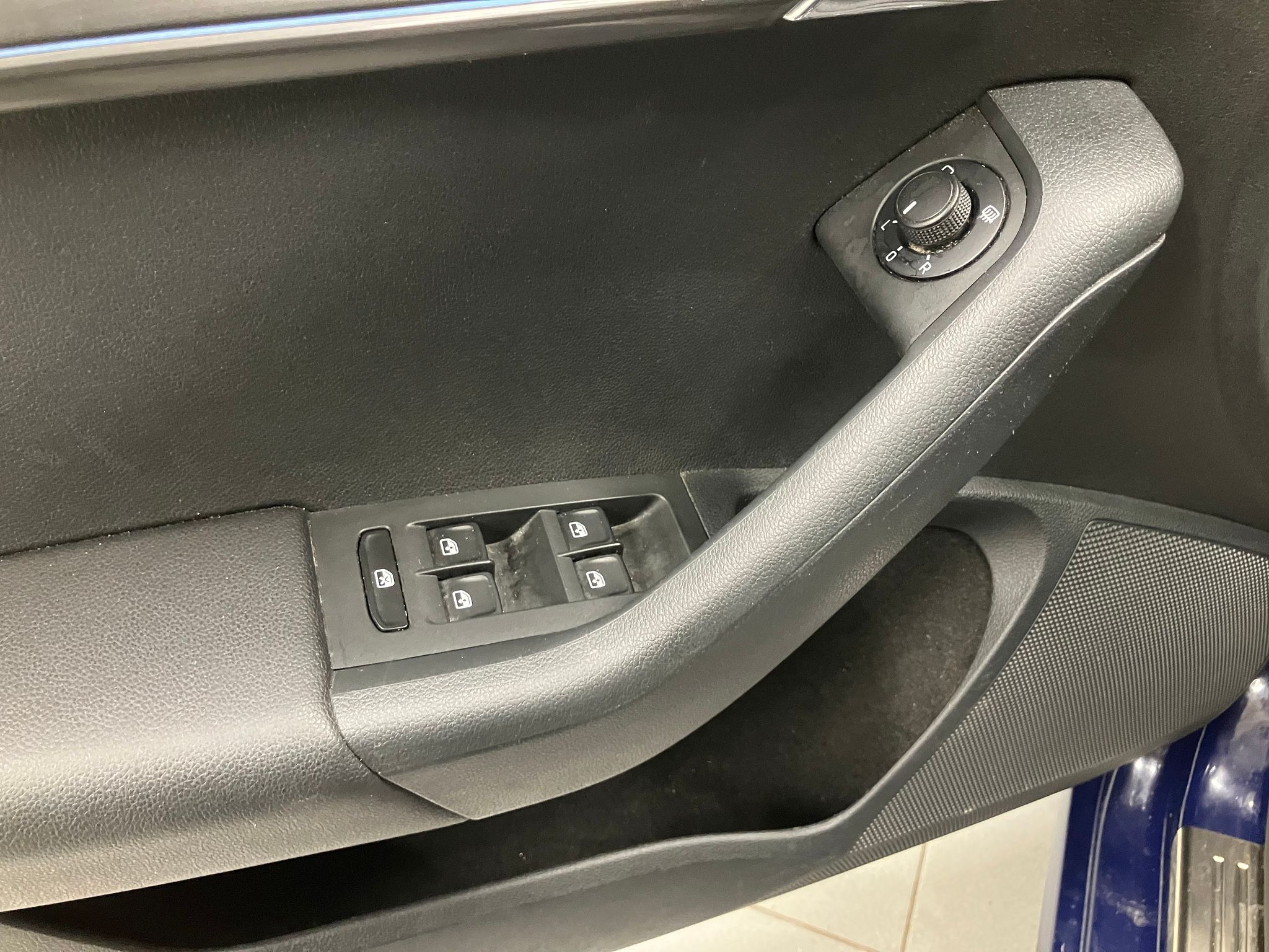 Image 19/47