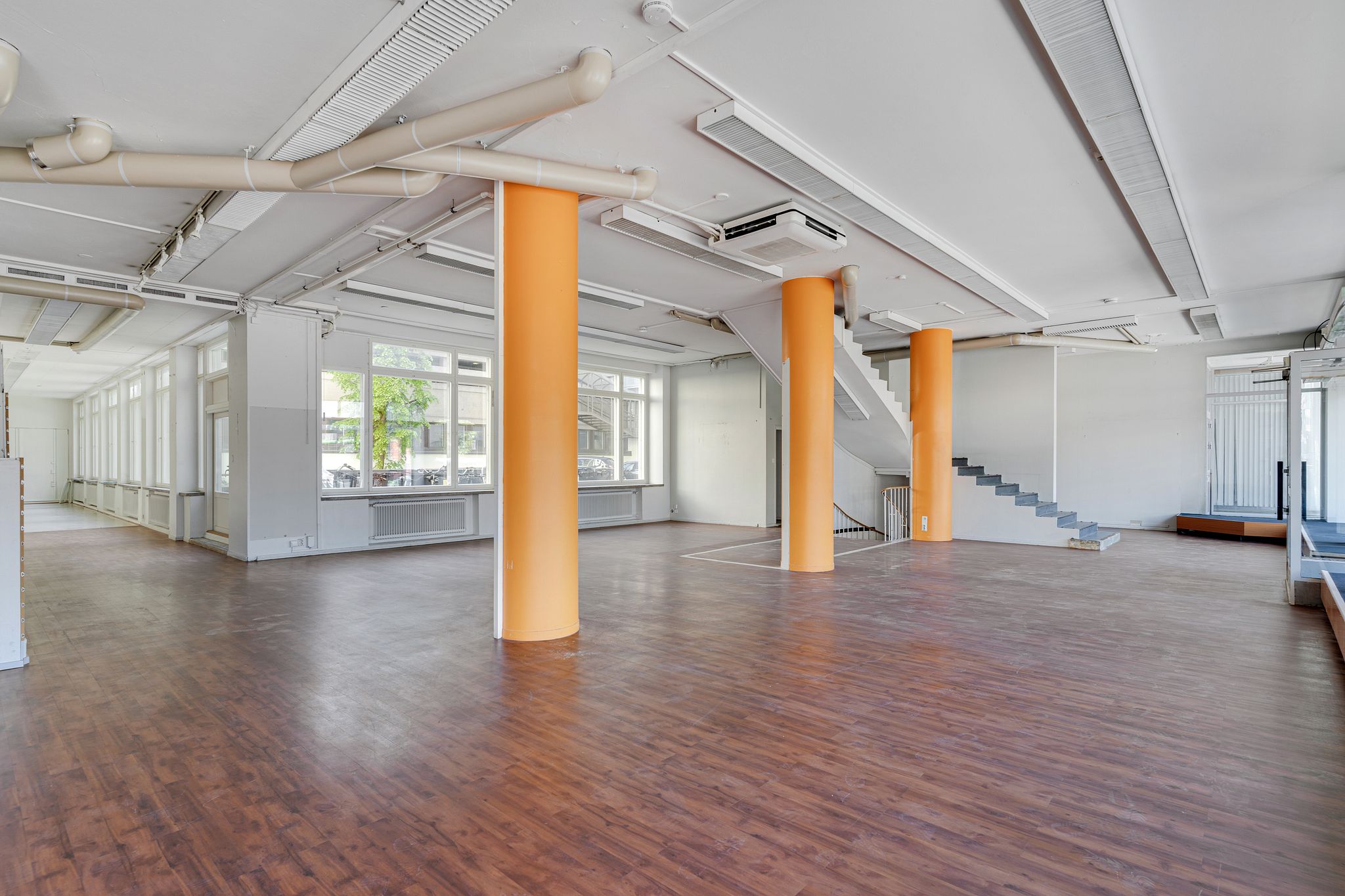 Image 6/15