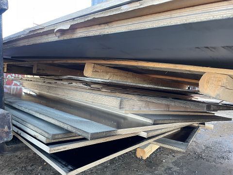 Image 1/4
